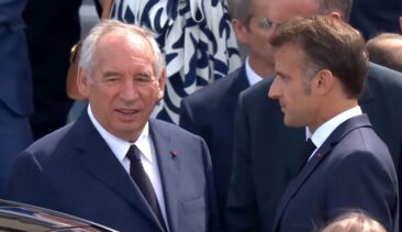 Bayrou chiede la fiducia (che non ha) sulla finanziaria. Cosa succede se cade il governo francese