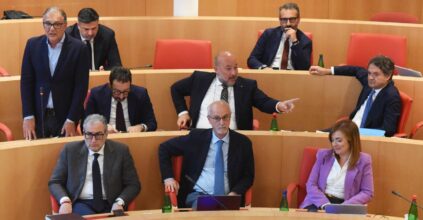 Regionali Puglia, Boccia contro i “transfughi” del Pd: il caso Caracciolo e i precedenti