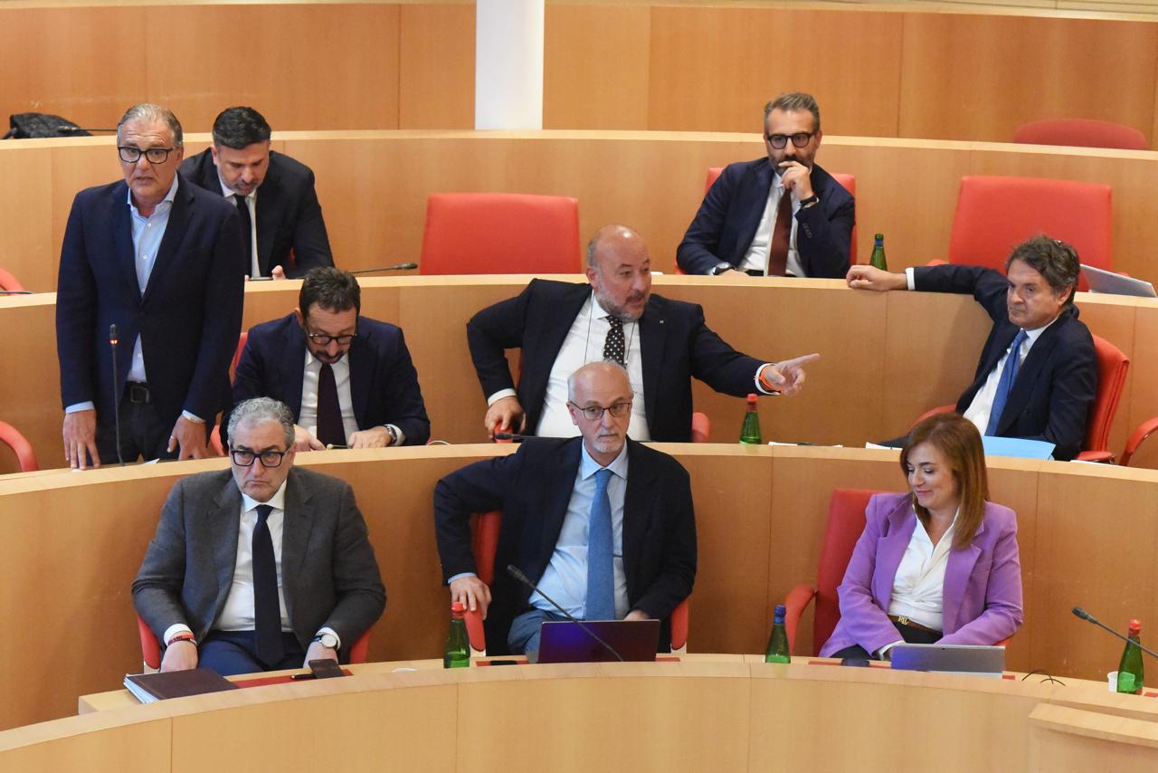 Regionali Puglia, Boccia contro i “transfughi” del Pd: il caso Caracciolo e i precedenti