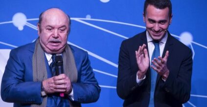 Giuseppe Conte fra Lino Banfi e Luigi Di Maio