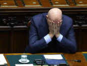 Chi si occupa di difendere il ministro della Difesa Crosetto