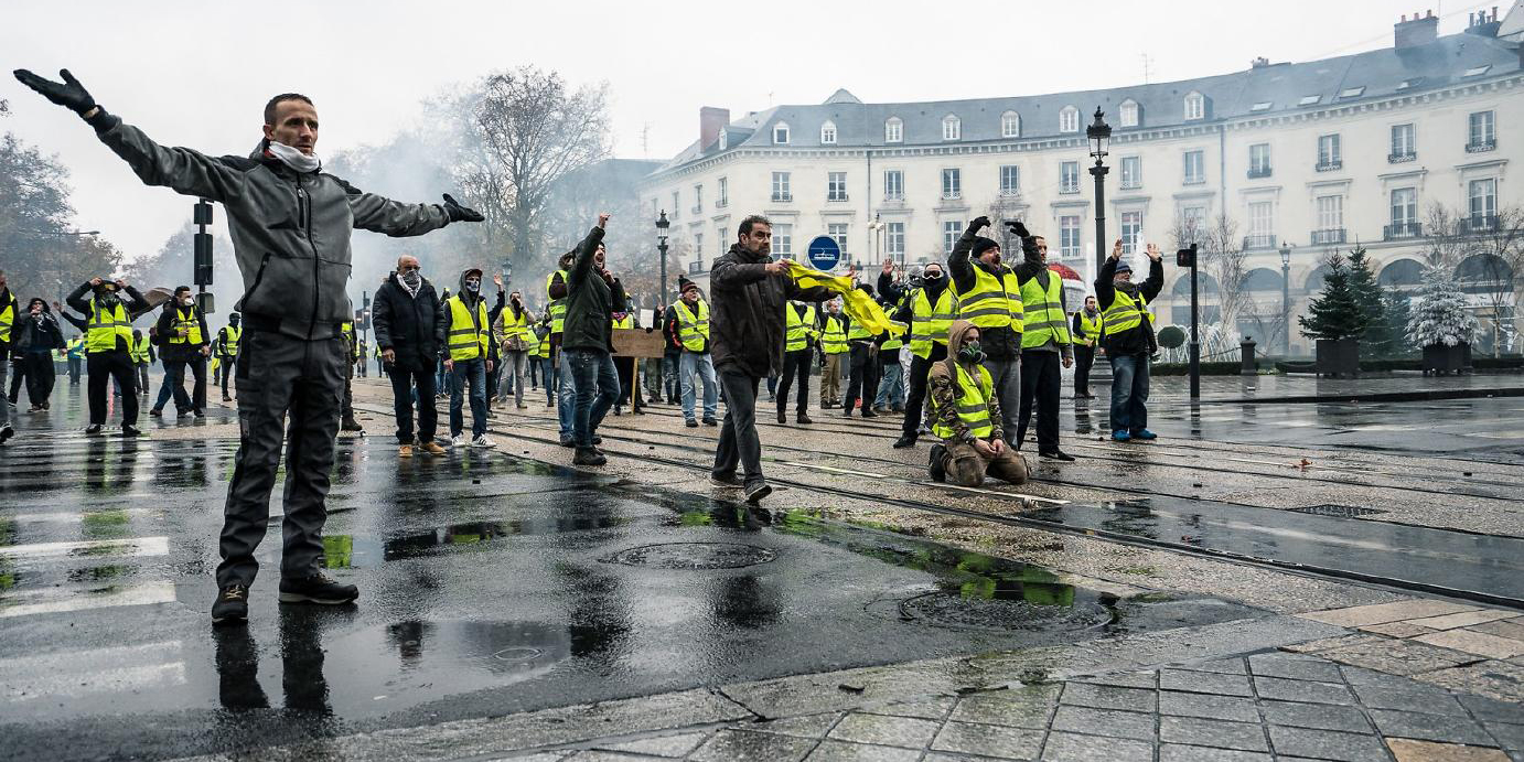 I Gilet Gialli, i ceti deboli pessimisti e le classi dirigenti ottimiste