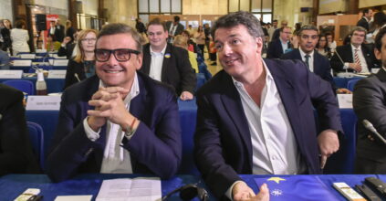 Il centro tra strategie opposte: Renzi rilancia, Calenda oscilla