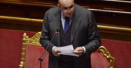 ministro della difesa contro la burocrazia della Pa