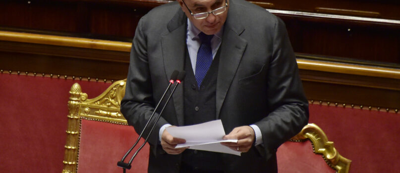 Ministro Della Difesa Contro La Burocrazia Della Pa