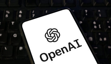 OpenAI, chi è Caitlin Kalinowski e perché lascia l’azienda