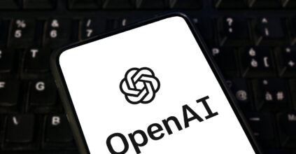 OpenAI, chi è Caitlin Kalinowski e perché lascia l’azienda