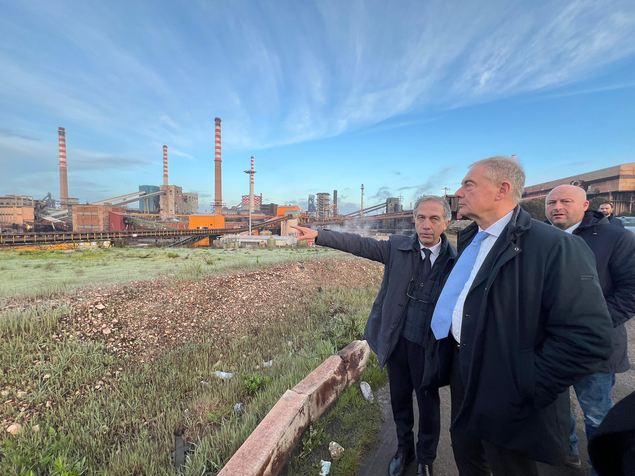 Taranto senza timone, ex Ilva nel caos. La crisi sull’AIA e le posizioni in campo