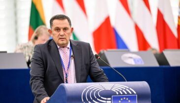 Chi è Gheorge Piperea (Ecr), l’eurodeputato che trascina von der Leyen davanti al Parlamento europeo