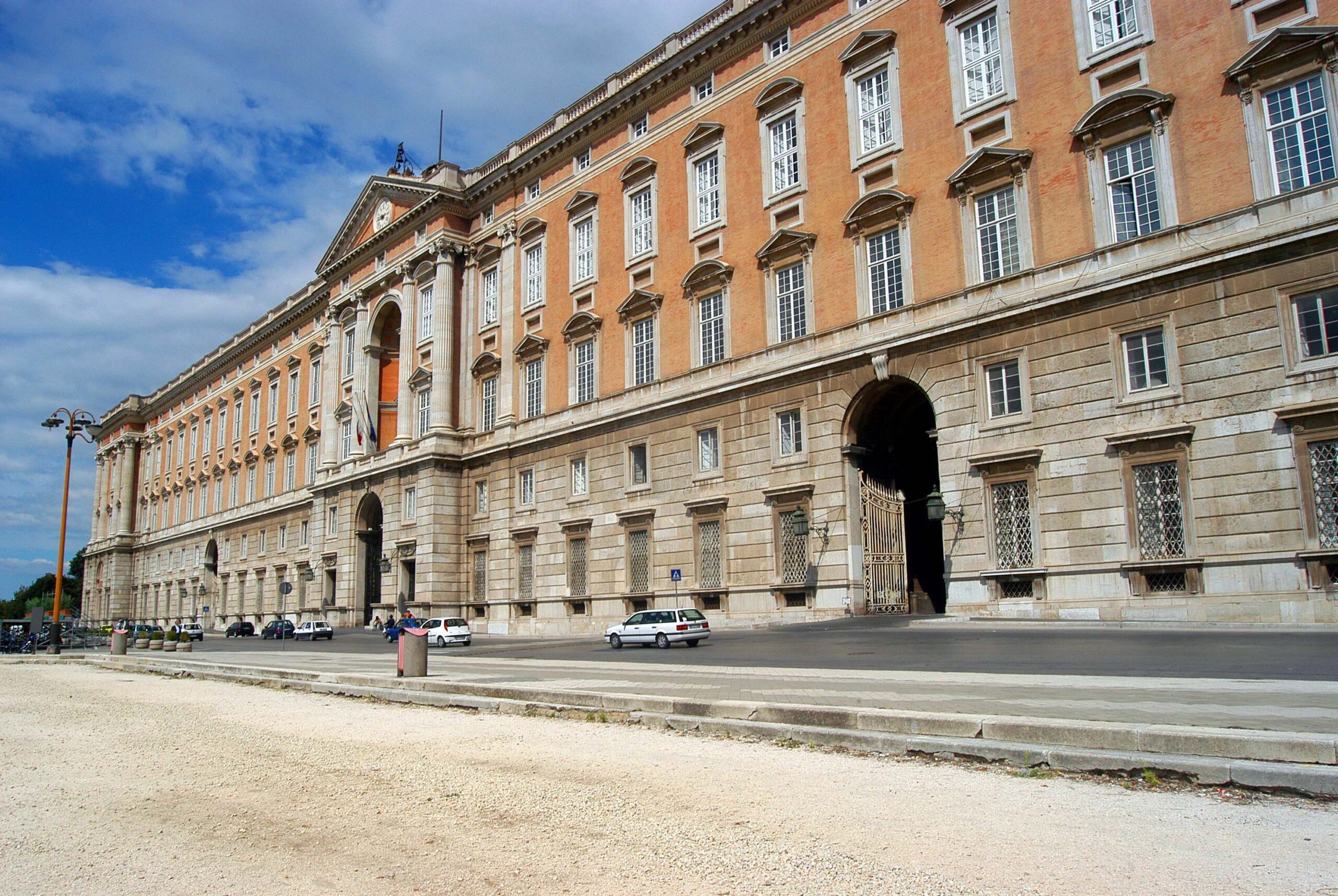 Caso Reggia di Caserta, Giuli nomina il coordinatore di Fratelli d’Italia Santonastaso nel Cda. Chi è