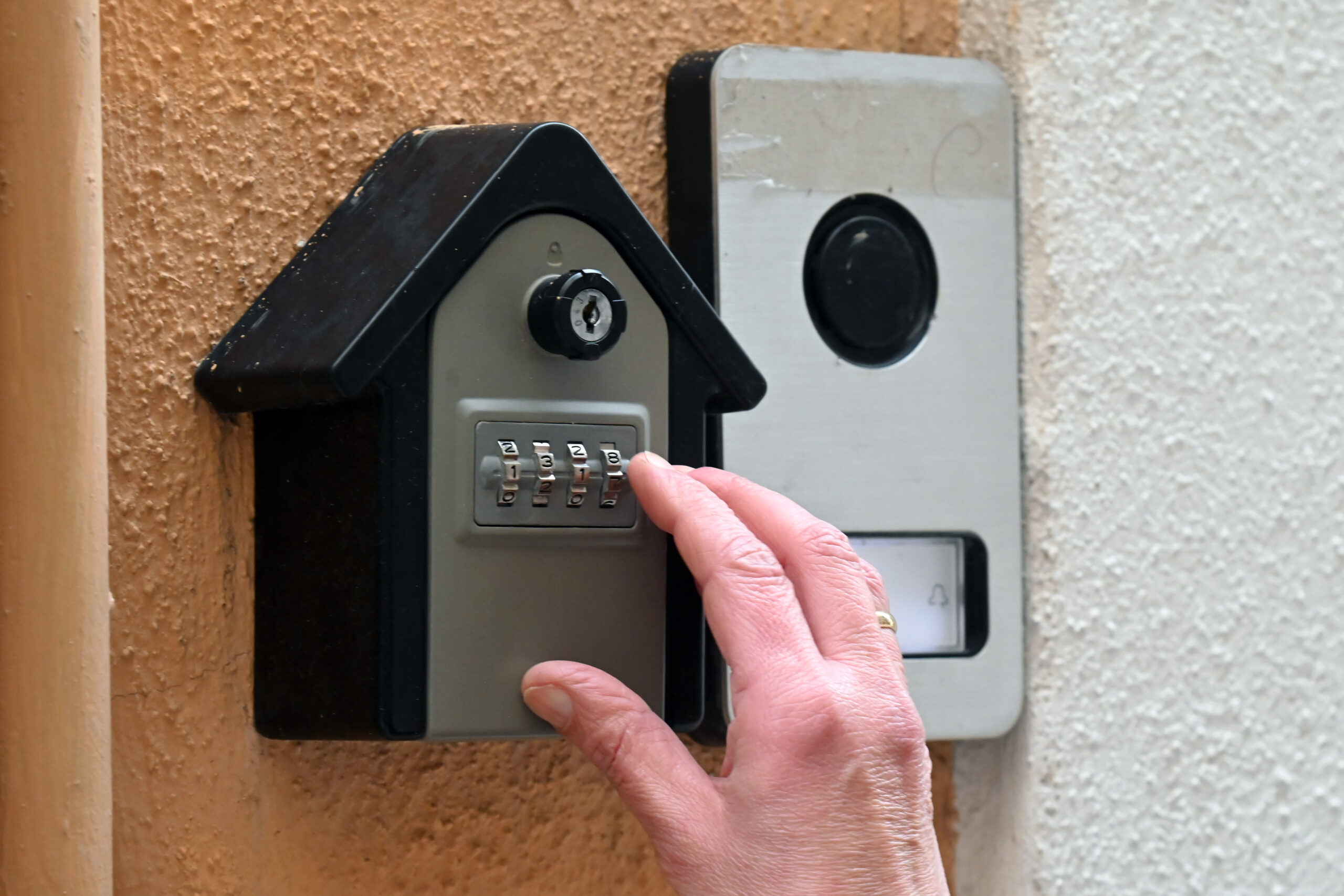 Manovra, come sarà la cedolare secca al 26% sugli affitti brevi