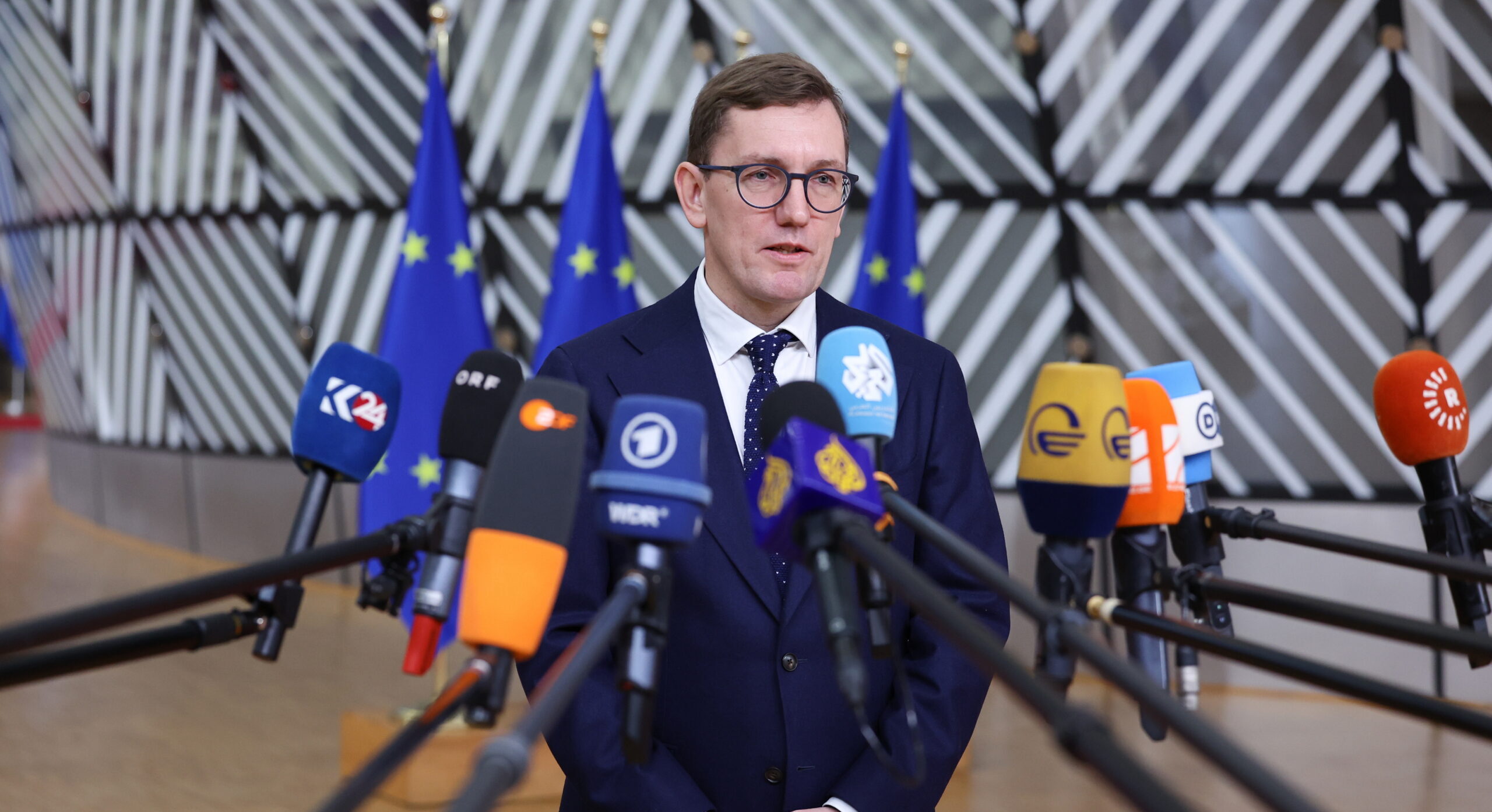 Articolo 4 Nato