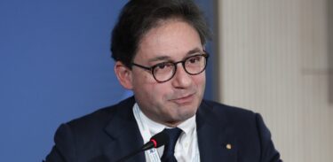 La chiusura di Hormuz mette a rischio l’economia globale. Parla il prof. Duci (UniGe)