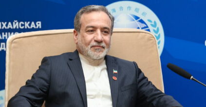 Teheran si siede al tavolo con l’Ue ma ammicca a Washington