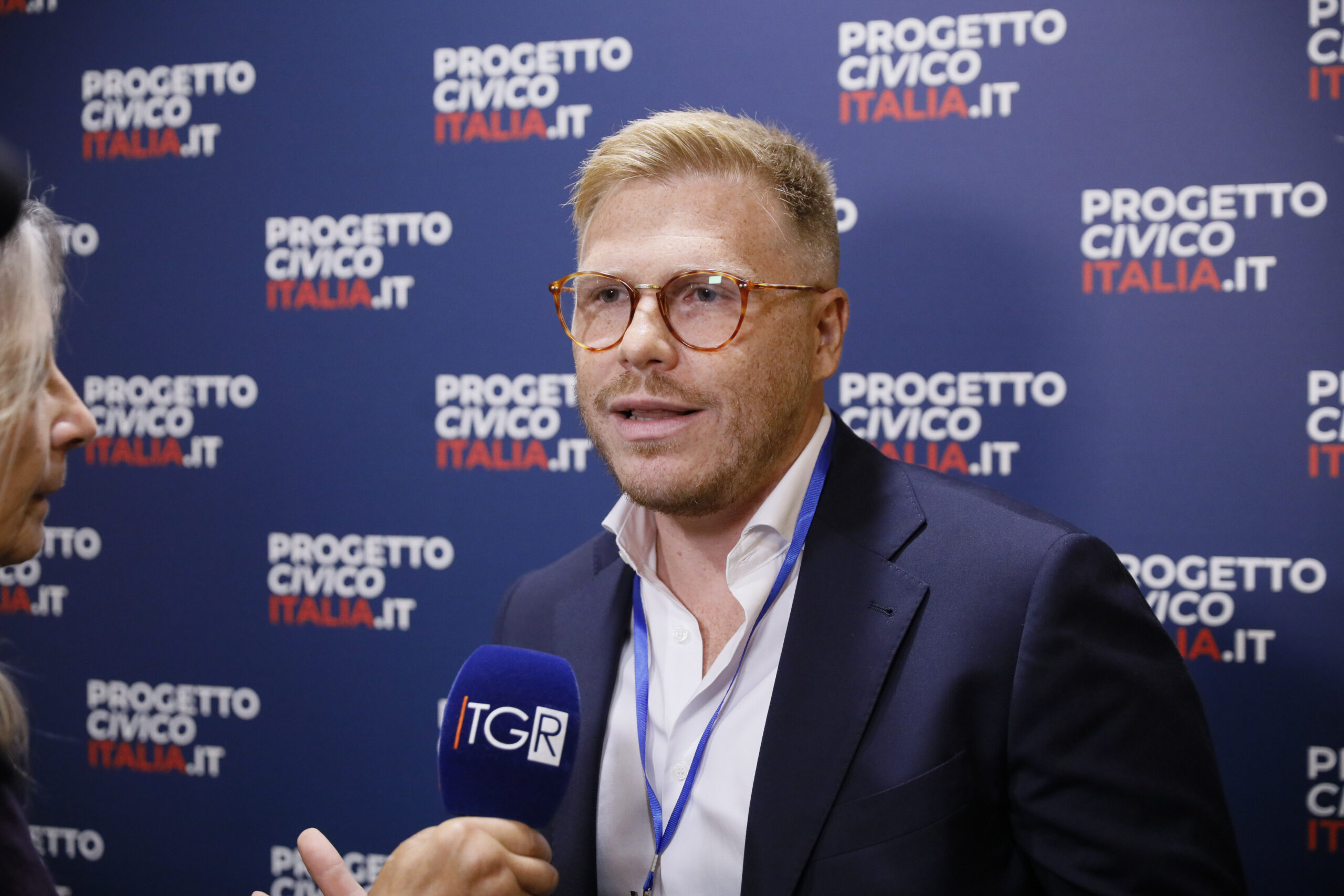 Ars, nella finanziaria l’emendamento supercazzola di La Vardera: ecco chi ci è cascato