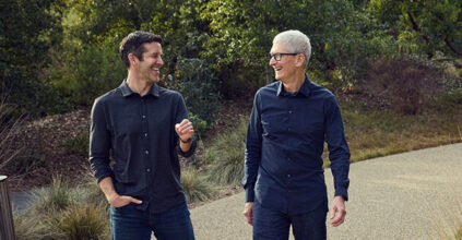John Ternus e Tim Cook