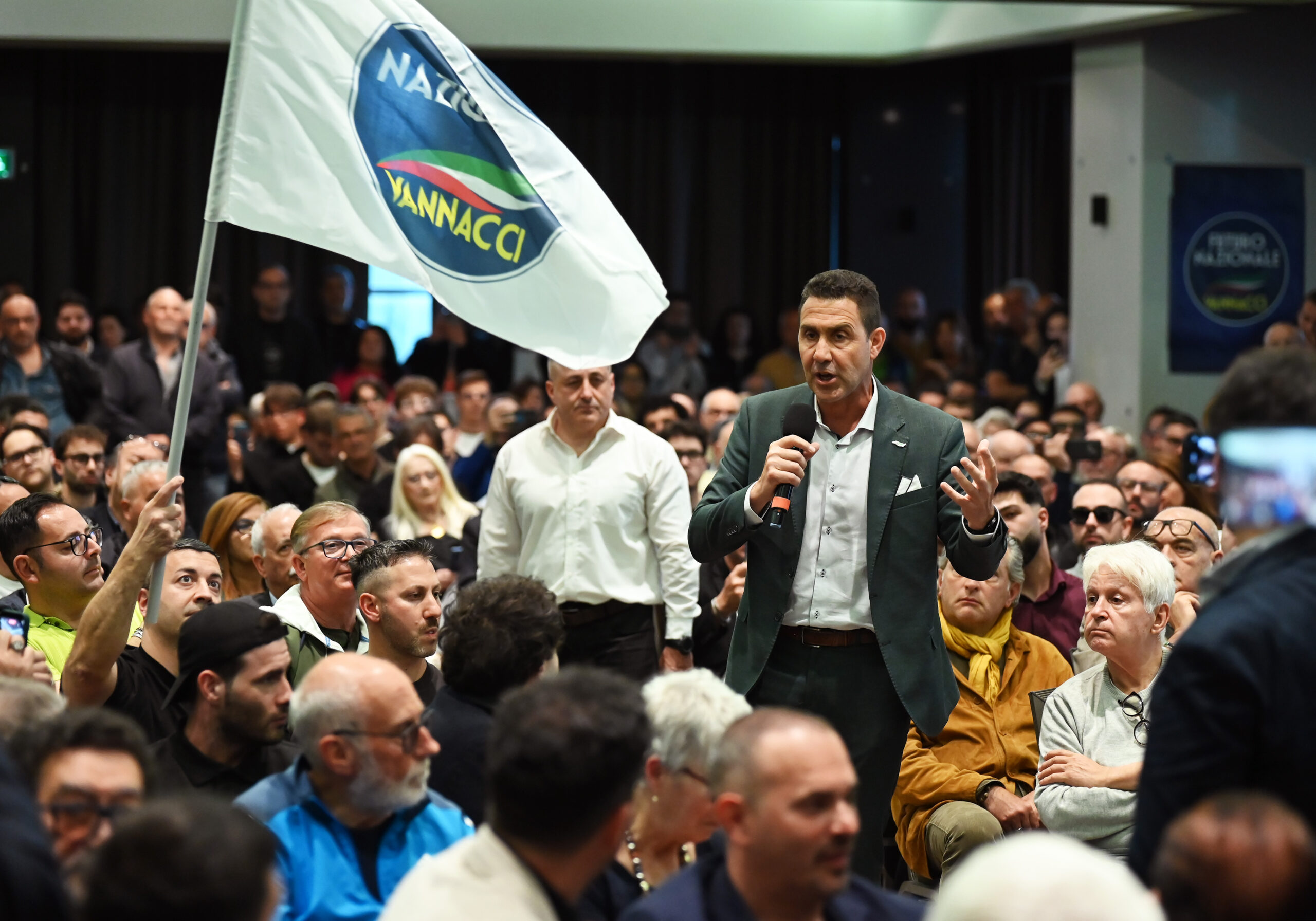 La costituente di Vannacci, remigrazionisti, pro vita e antifa: chi scende in piazza a Roma