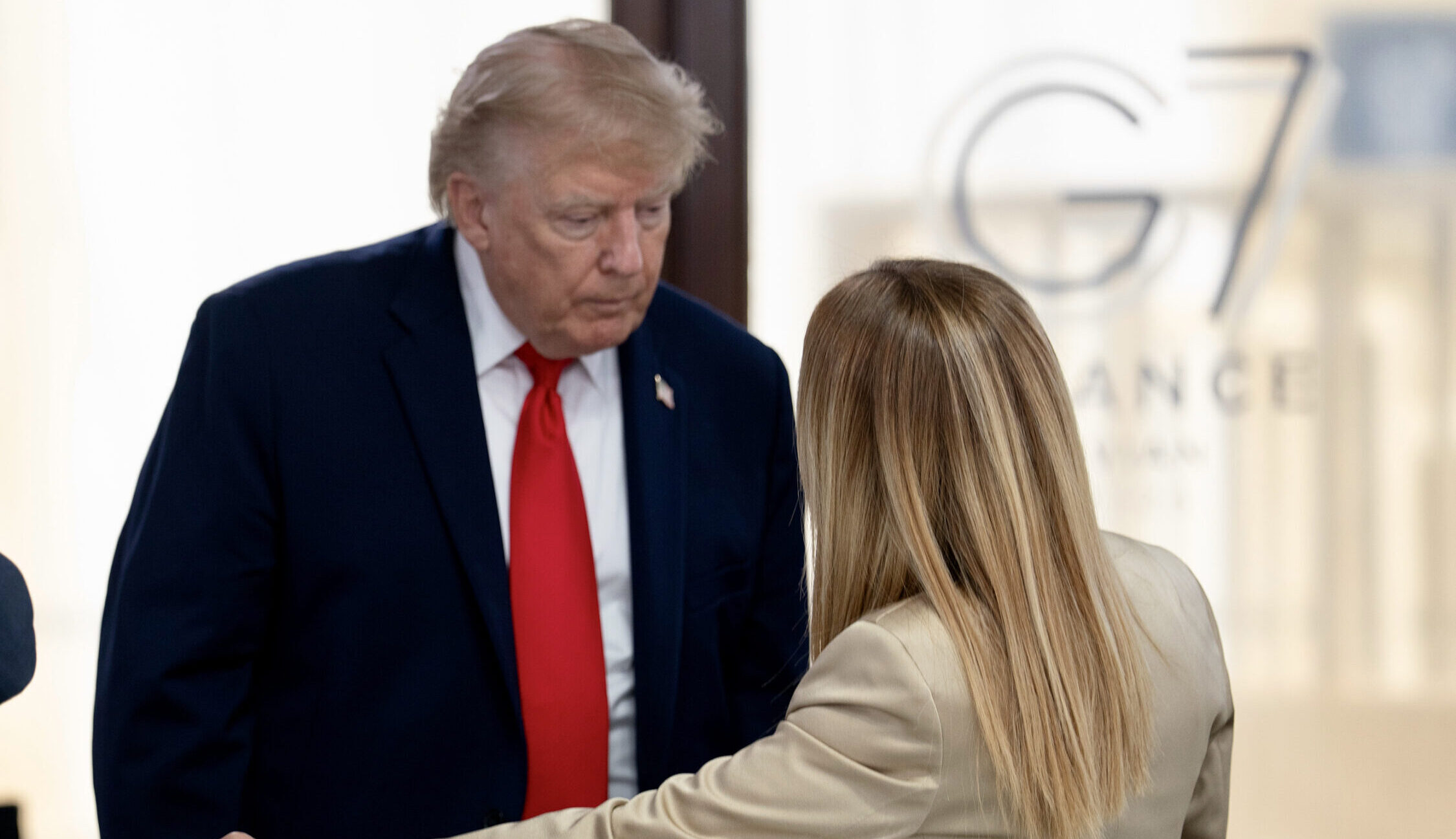 Che cos’ha detto Trump a La7 sulla foto con Meloni