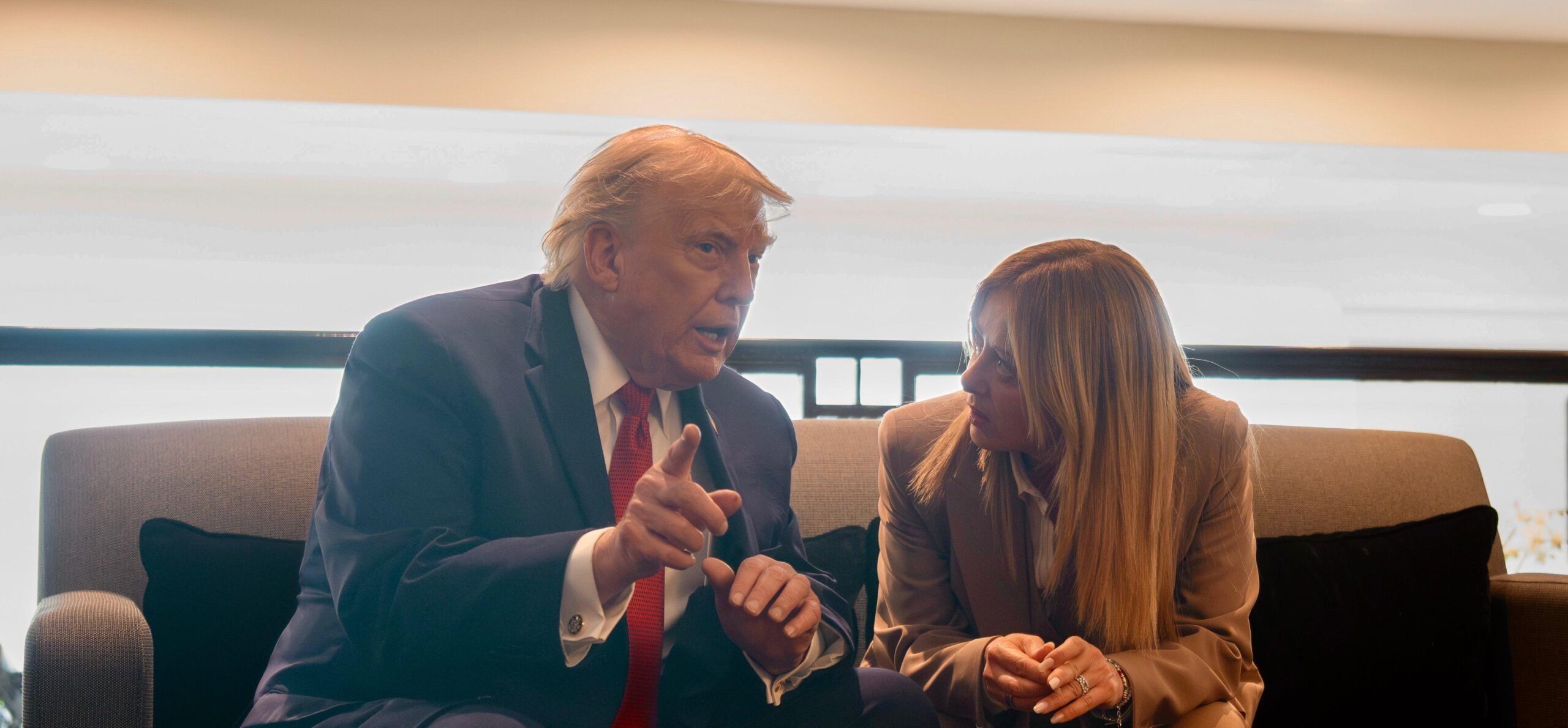 scontro politico Trump - Meloni