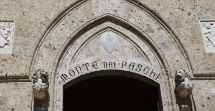 Il risiko bancario da Siena a Bologna: cosa dicono i giornali locali dell’Opas di Intesa su Mps