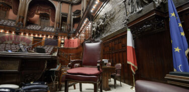 La politica non conosce vacanza: l’agosto militante dei partiti