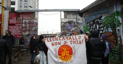 Addio al Leoncavallo. Le reazioni politiche e il doppiopesismo con Casapound