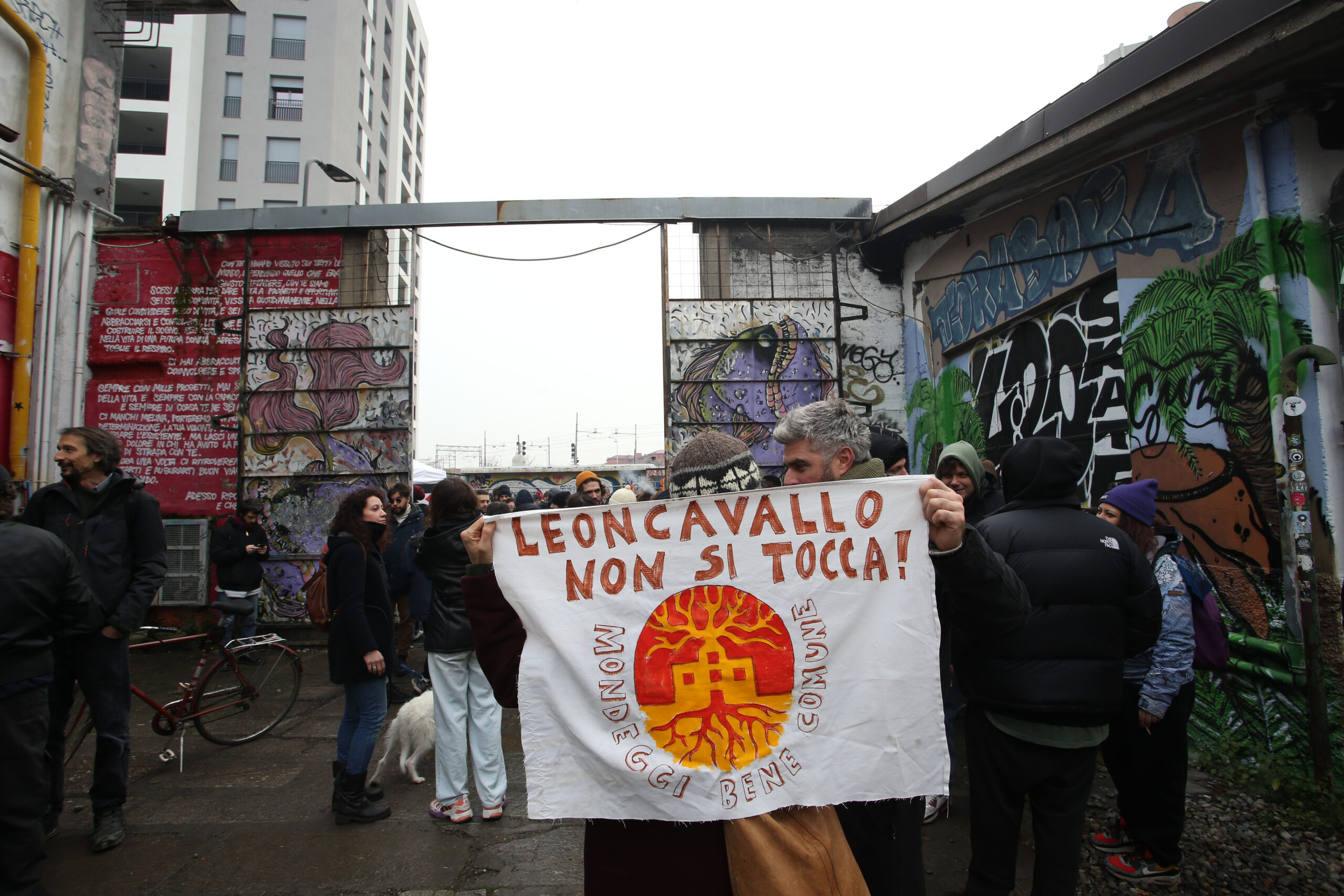 Addio al Leoncavallo. Le reazioni politiche e il doppiopesismo con Casapound