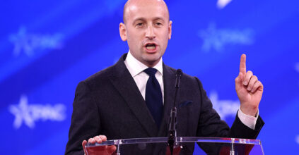 Dalla macchina anti-immigrazione alla Groenlandia: chi è Stephen Miller, il falco dei falchi di Trump