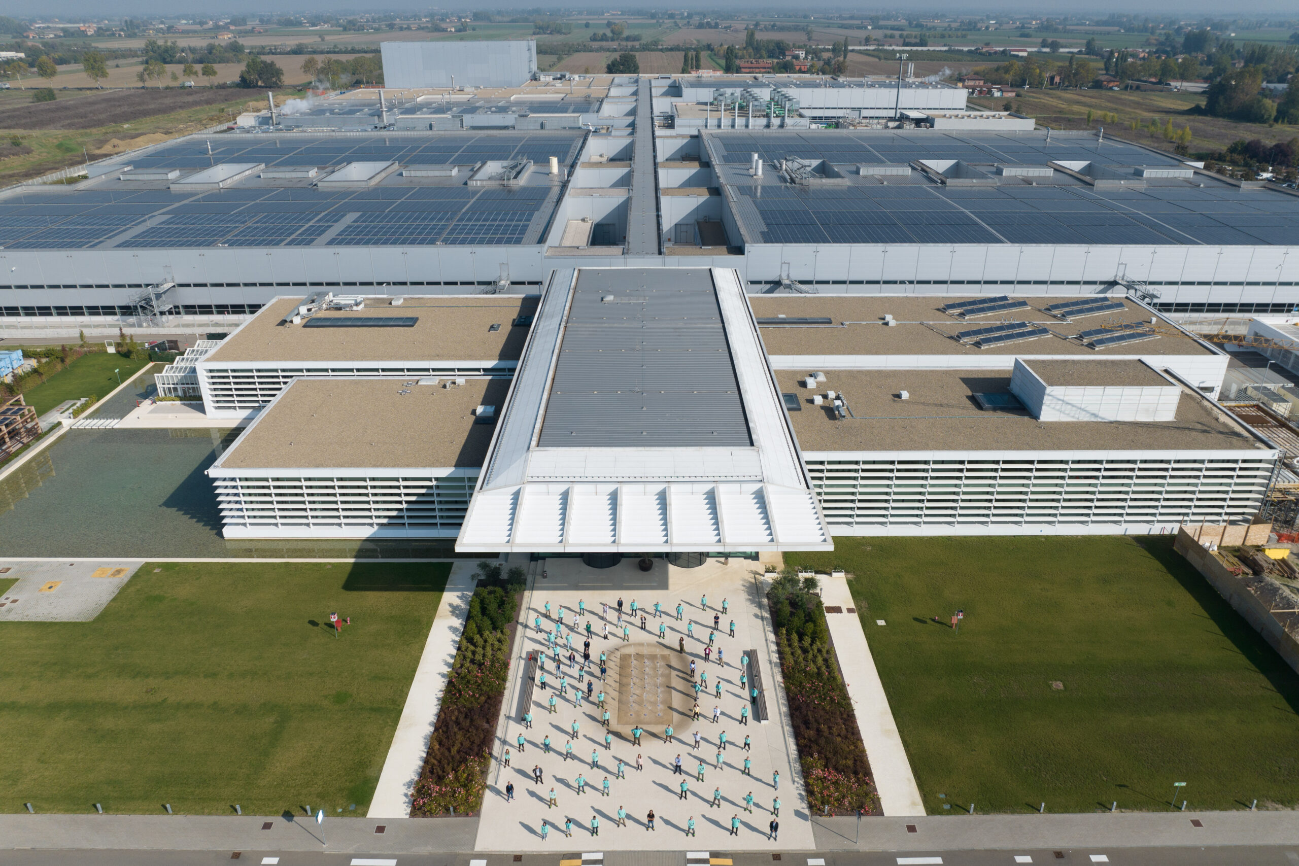 Ferrari E-lab, in collaborazione con Philip Morris International: l’inizio di un progetto intersettoriale