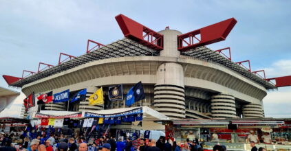 Addio San Siro: la maratona del Consiglio e il via libera. FI se ne va dall’aula