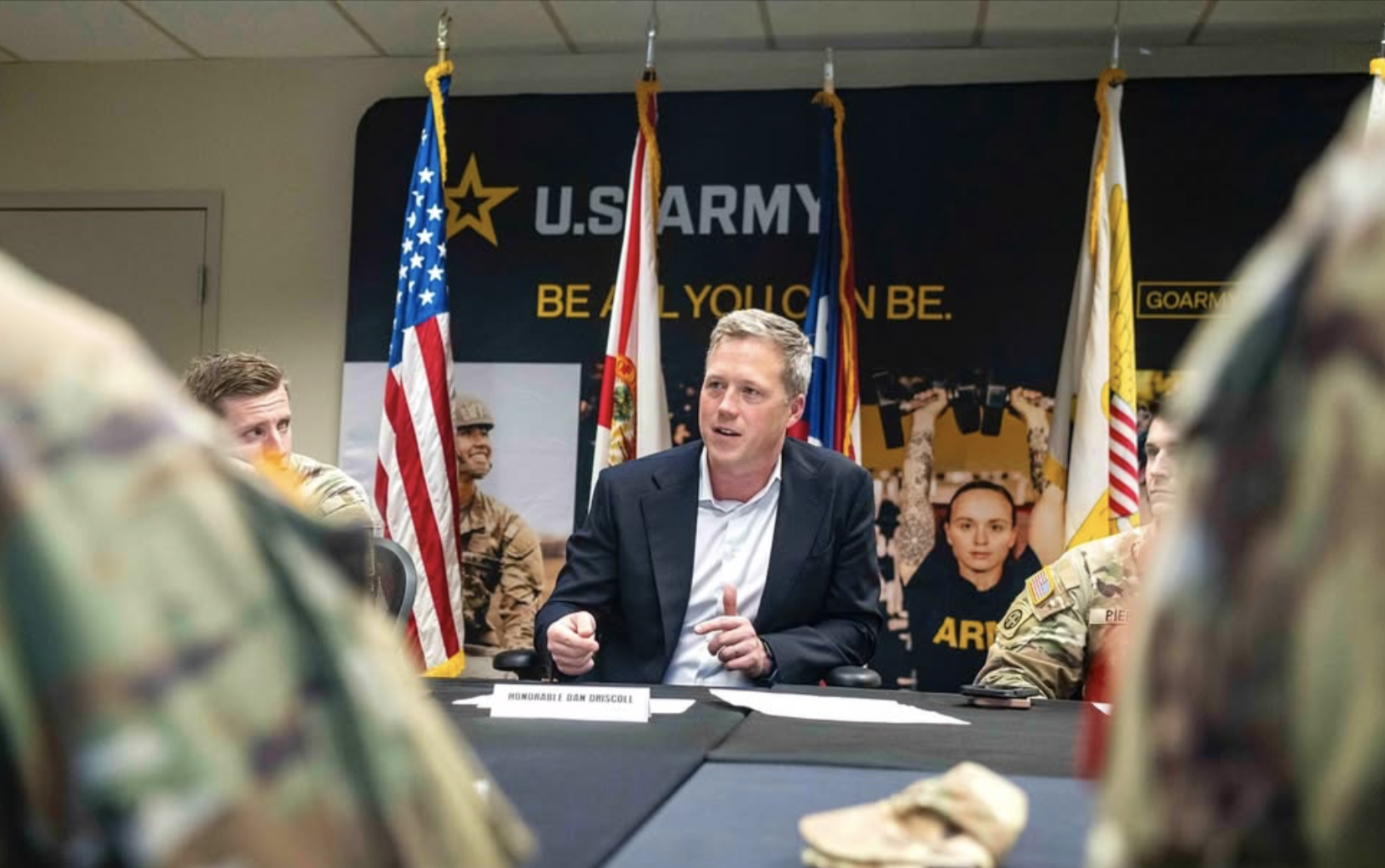 Chi è Daniel Driscoll, il segretario all’Esercito che ridisegna il Pentagono e tratta con Kiev 