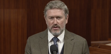 Chi è Thomas Massie, il repubblicano che (non solo sugli Epstein file) rema contro Trump