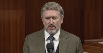 Chi è Thomas Massie, il repubblicano che (non solo sugli Epstein file) rema contro Trump