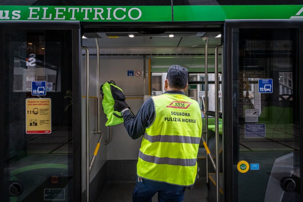 mezzi pubblici bus atm