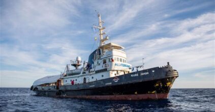 Direttiva di Salvini sui migranti, navi Ong violano diritto
