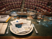 L’IA entra in Parlamento. Ma chi governa la sua dieta?