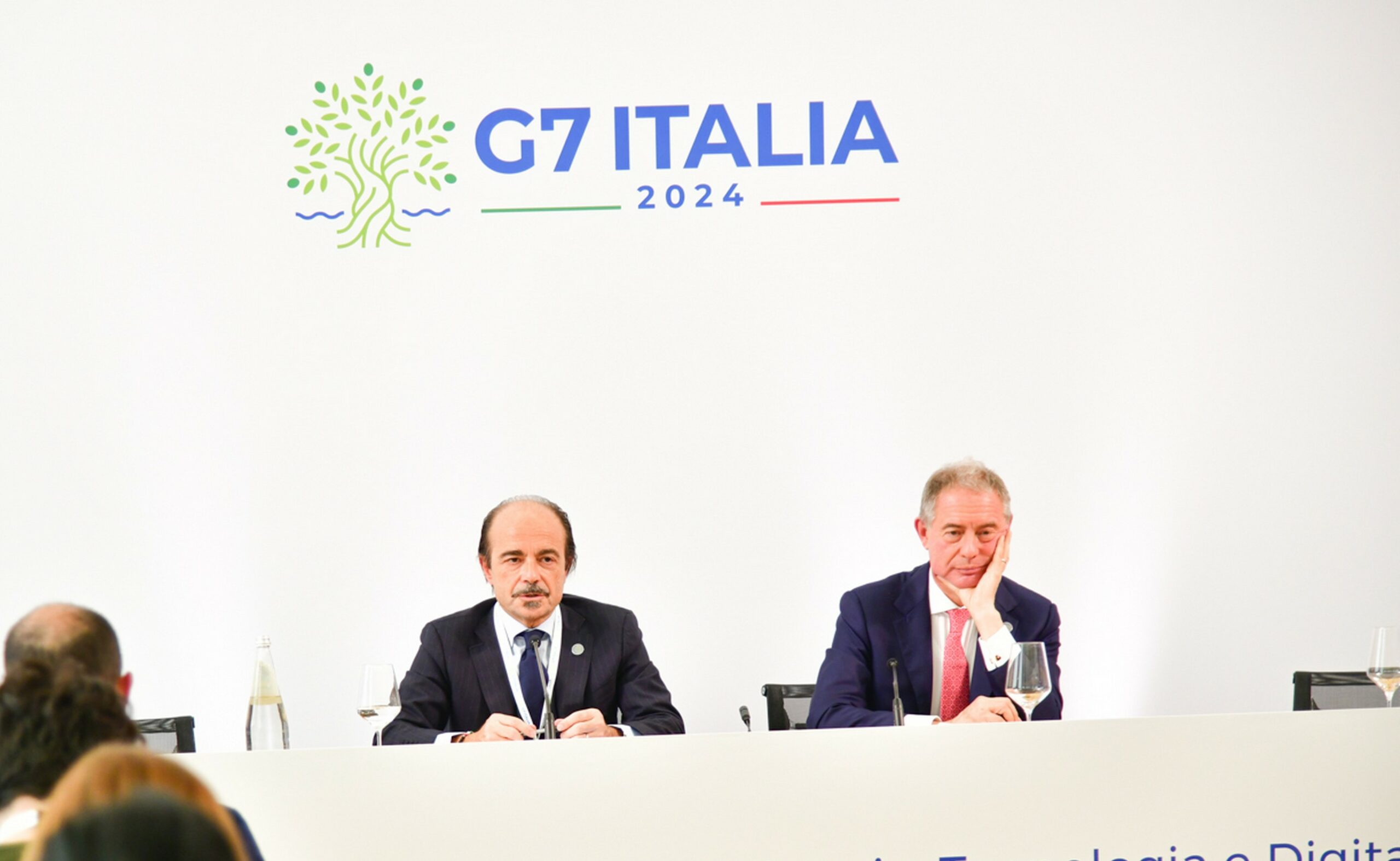 G7 IA