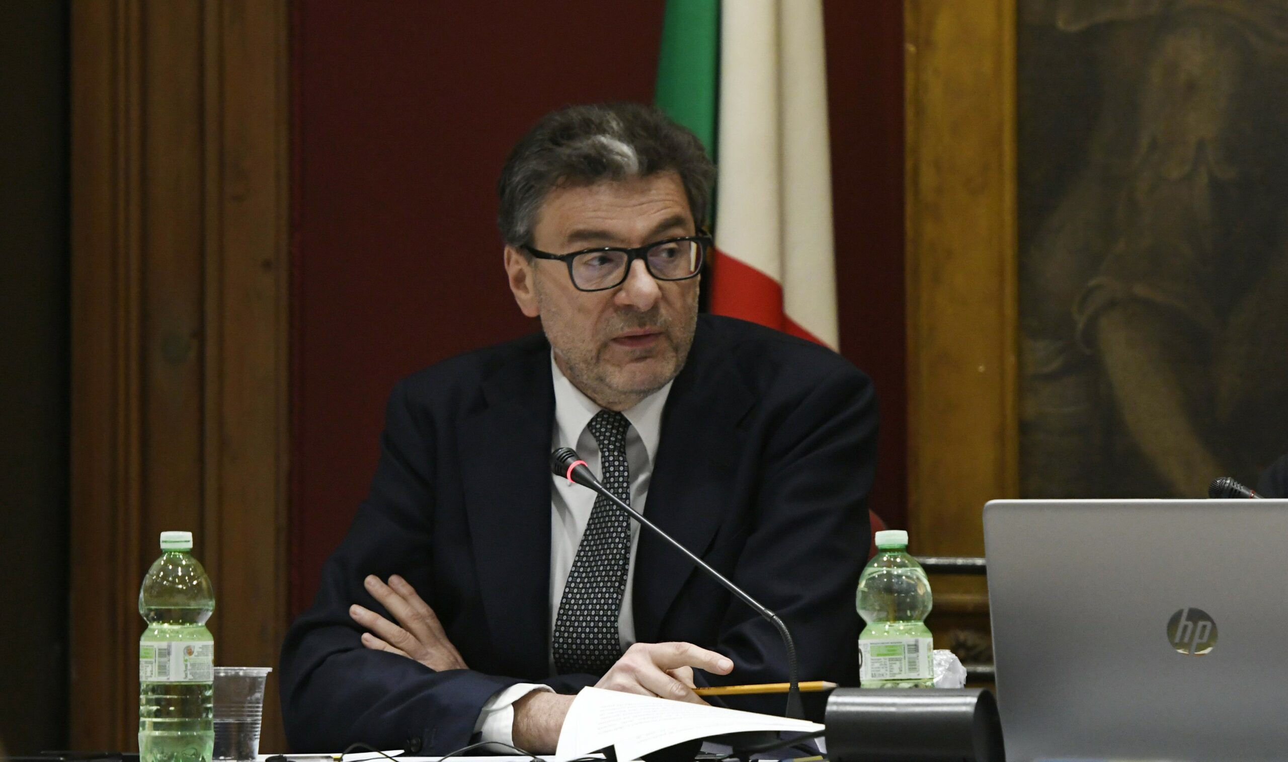 Poste, vendita o svendita? Parla il ministro Giorgetti