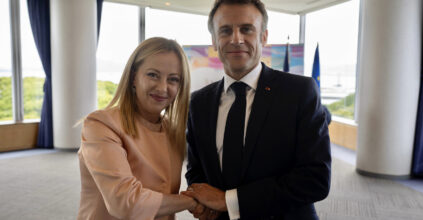 macron vede meloni ma tifa riad per expo2030