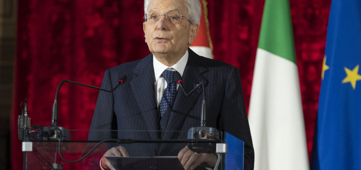 Mattarella presidente della repubblica a napoli