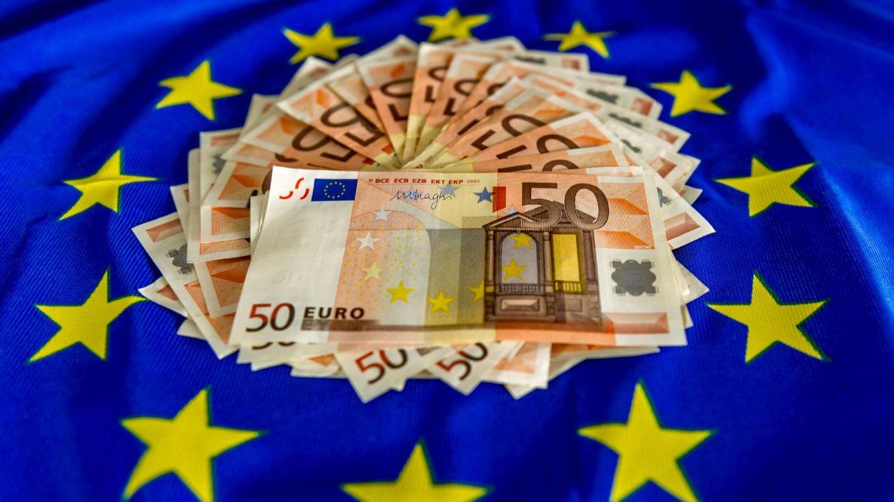 Paradise Papers: Ue interviene su agevolazioni fiscali per yacht e aerei di Italia e Gb