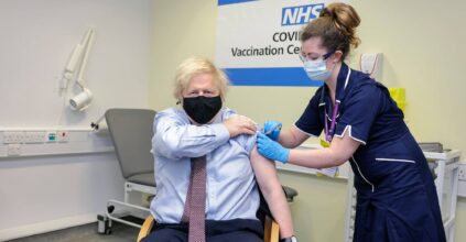vaccini over 50 immunità di gregge inghilterra ondata