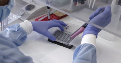 varianti del Covid medici omicron vaccini di famiglia covid laboratorio